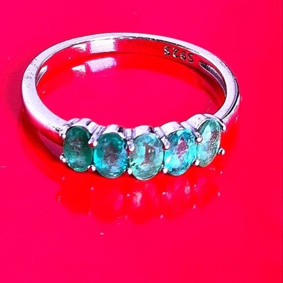 Sterling Silver Ring with Emerald Green Stones - Picture 1 of 11